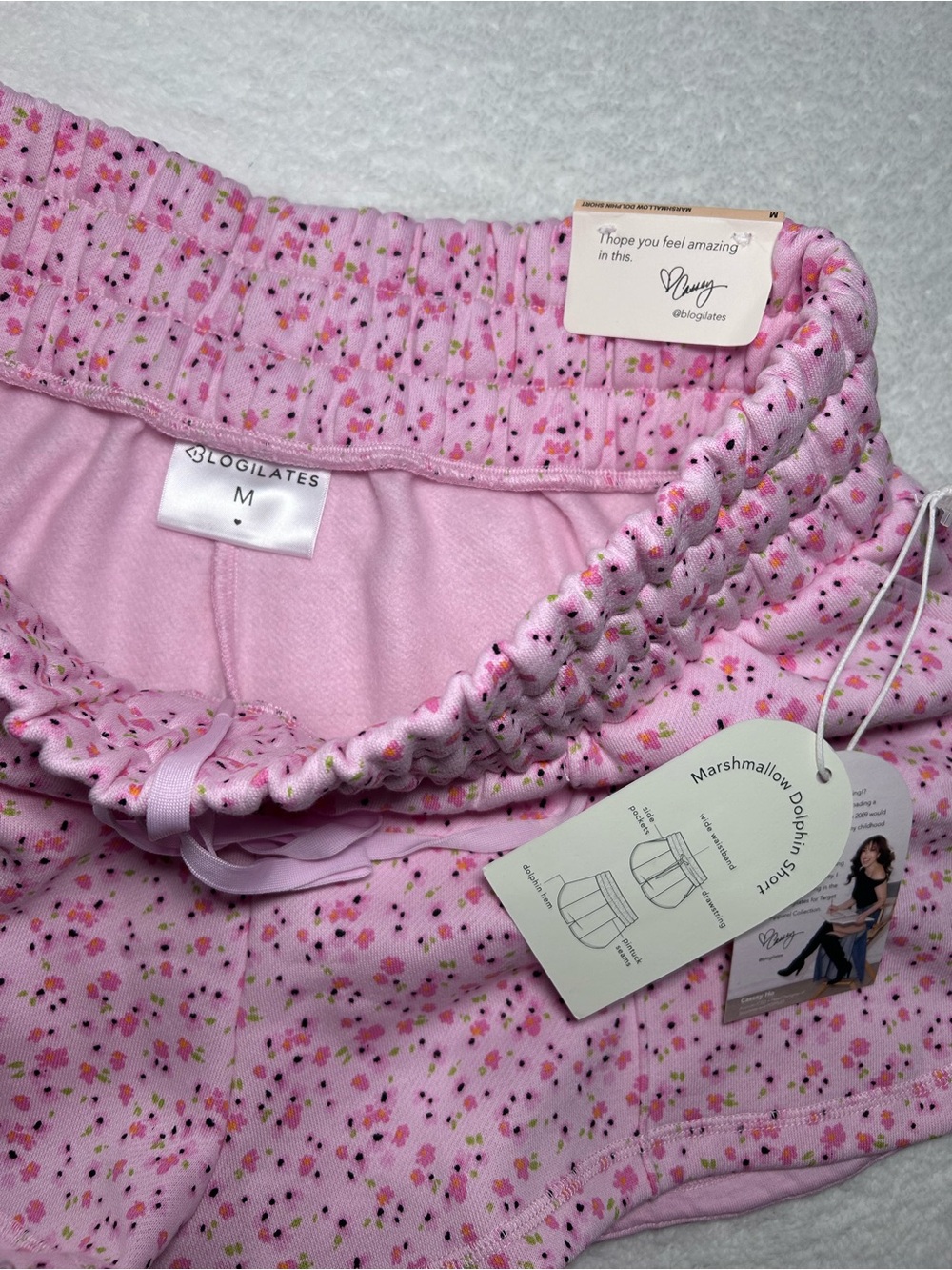 NWT Sz M Blogilates Women's Marshmallow Dolphin Shorts - Pink Floral Print HTF! - Picture 6 of 10